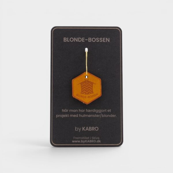 Forsiden af kortet til strikkemærket Blonde-Bossen fra by KABRO