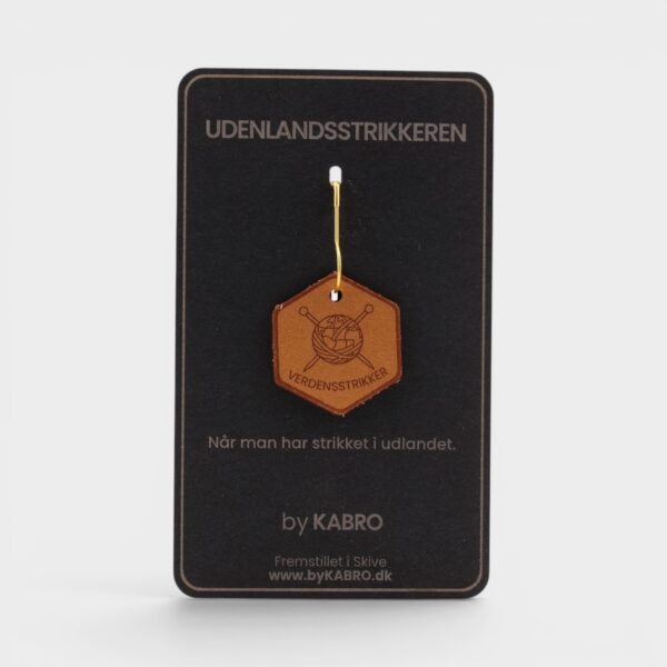Forsiden af kortet til strikkemærket Verdensstrikkeren fra by KABRO