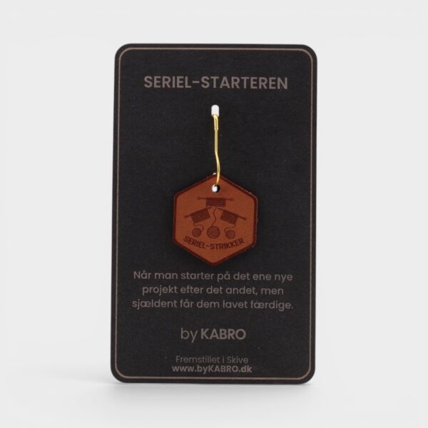 Forsiden af kortet til strikkemærket Seriel-Starteren fra by KABRO